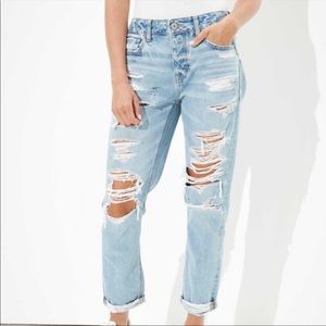 American Eagle ripped destructed Tomgirl jean size 4